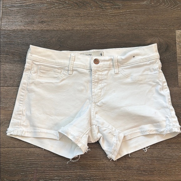 White Denim Abercrombie and Fitch Shorts. Women’s size 4. Good used condition. - Picture 1 of 5